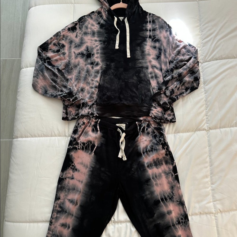 Electric and Rose Sweat Set